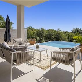Luxury 4-Bedroom Villa with generous sized Infinity Pool near Buje, Istria. Sleeps 8